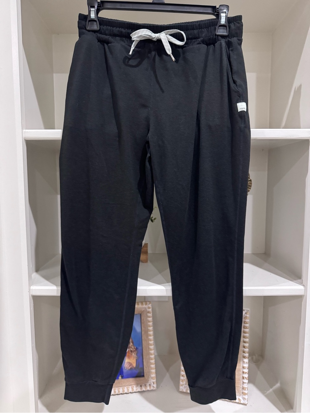 Vuori Performance Jogger in Black Heather Color Sz Small